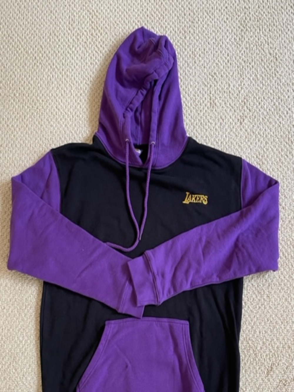 Los Angeles Lakers Hoodie--MEDIUM--Season Seat Member Exclusive--RARE--NEW